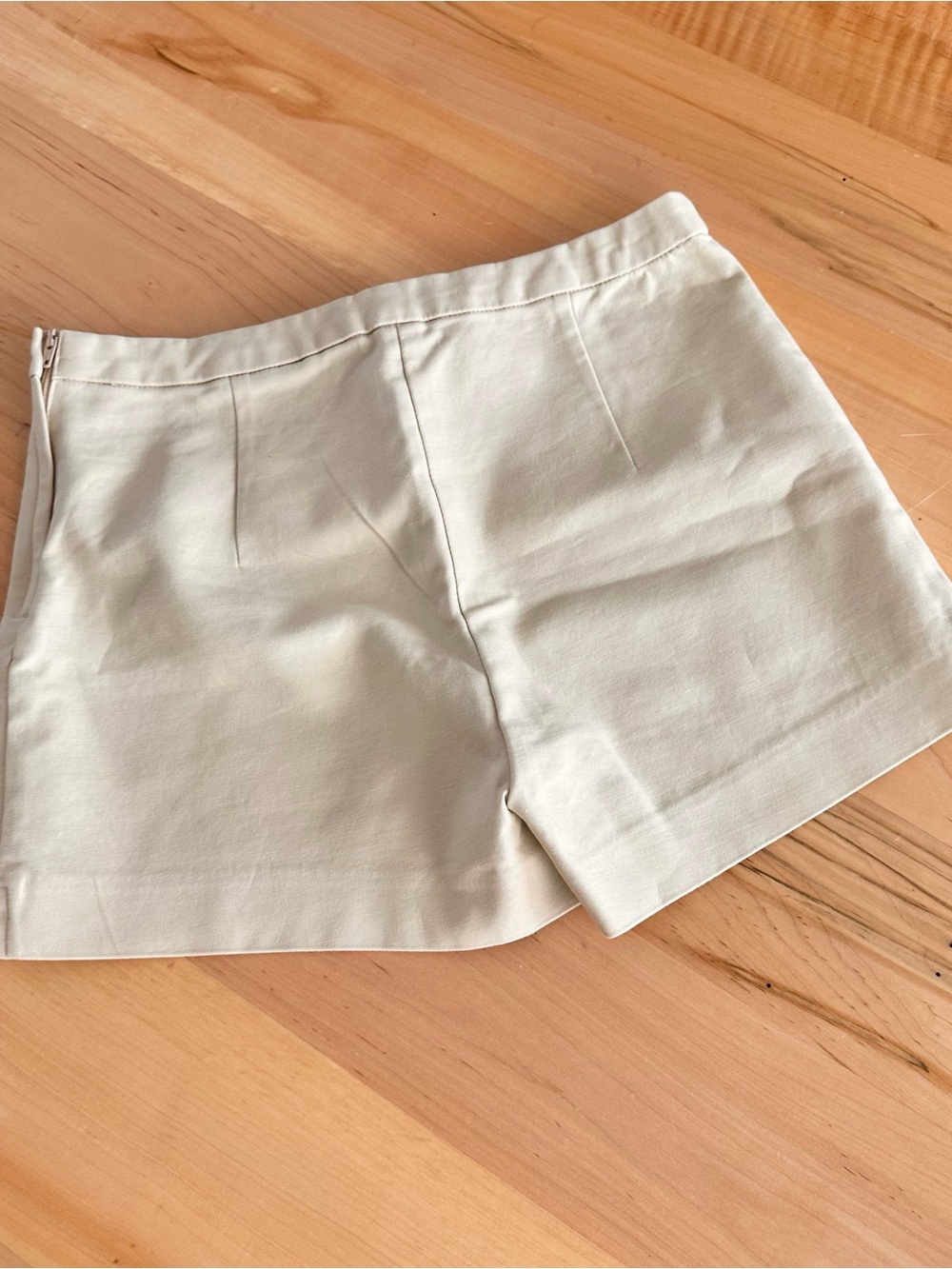 H&M beige dressy shorts 4 - Picture 2 of 4